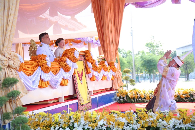 พระราชพิธีพืชมงคลจรดพระนังคัลแรกนาขวัญ ปีพุทธศักราช 2568 พระยาแรกนาได้เสี่ยงทายหยิบผ้าได้ 5 คืบ พยากรณ์ว่า น้ำในปีนี้จะมีปริมาณพอดี ข้าวกล้าในนา จะได้ผลบริบูรณ์ และผลาหาร มังสาหาร จะอุดมสมบูรณ์ดี และพระโคกินน้ำ หญ้าและเหล้า น้ำท่าจะบริบูรณ์พอสมควร