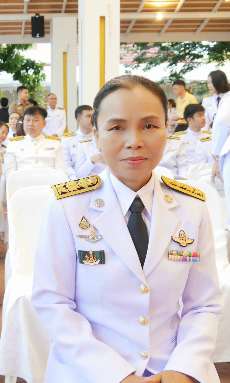 ร่วมพิธีเจริญพระพุทธมนต์และพิธีทำบุญตักบาตร