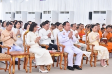 ปลัดเกษตรฯร่วมพิธีเจริญพระพุทธมนต์เนื่องในกิจกรรมตักบาตรรับปีใหม่