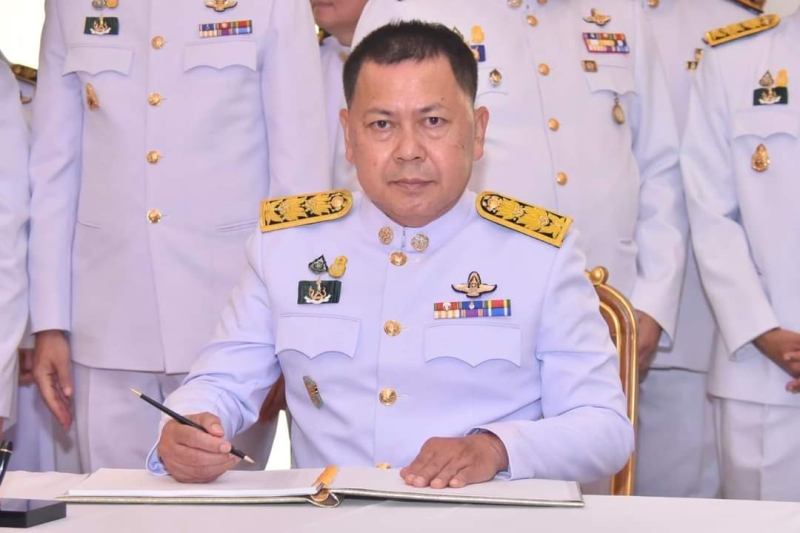 ปลัดเกษตรฯร่วมลงนามถวายพระพรเบื้องหน้าพระบรมฉายาลักษณ์พระบาทสมเด็จพระเจ้าอยู่หัว