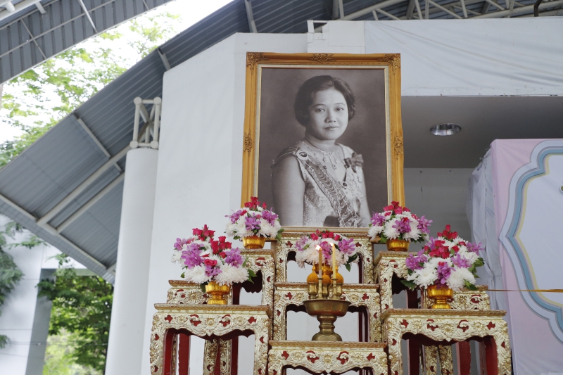กษ.ร่วมพิธีเจริญพระพุทะมนต์เเละทำบุญตักบาตรถวายพระราชกุศล