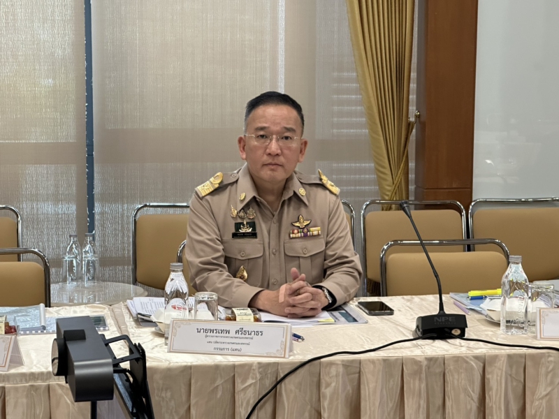 นายพรเทพศรีธนาธรผู้ตรวจราชการกระทรวงเกษตรและสหกรณ์